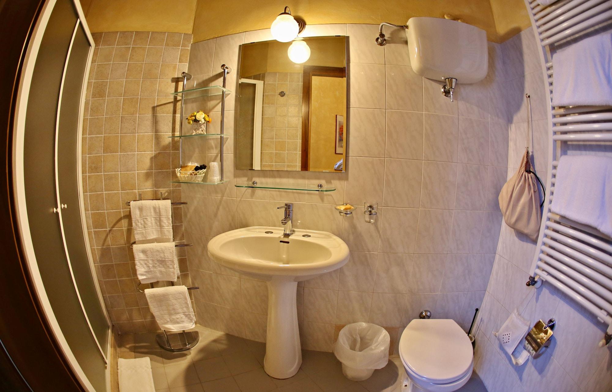Hotel Italia Cortona Bagian luar foto