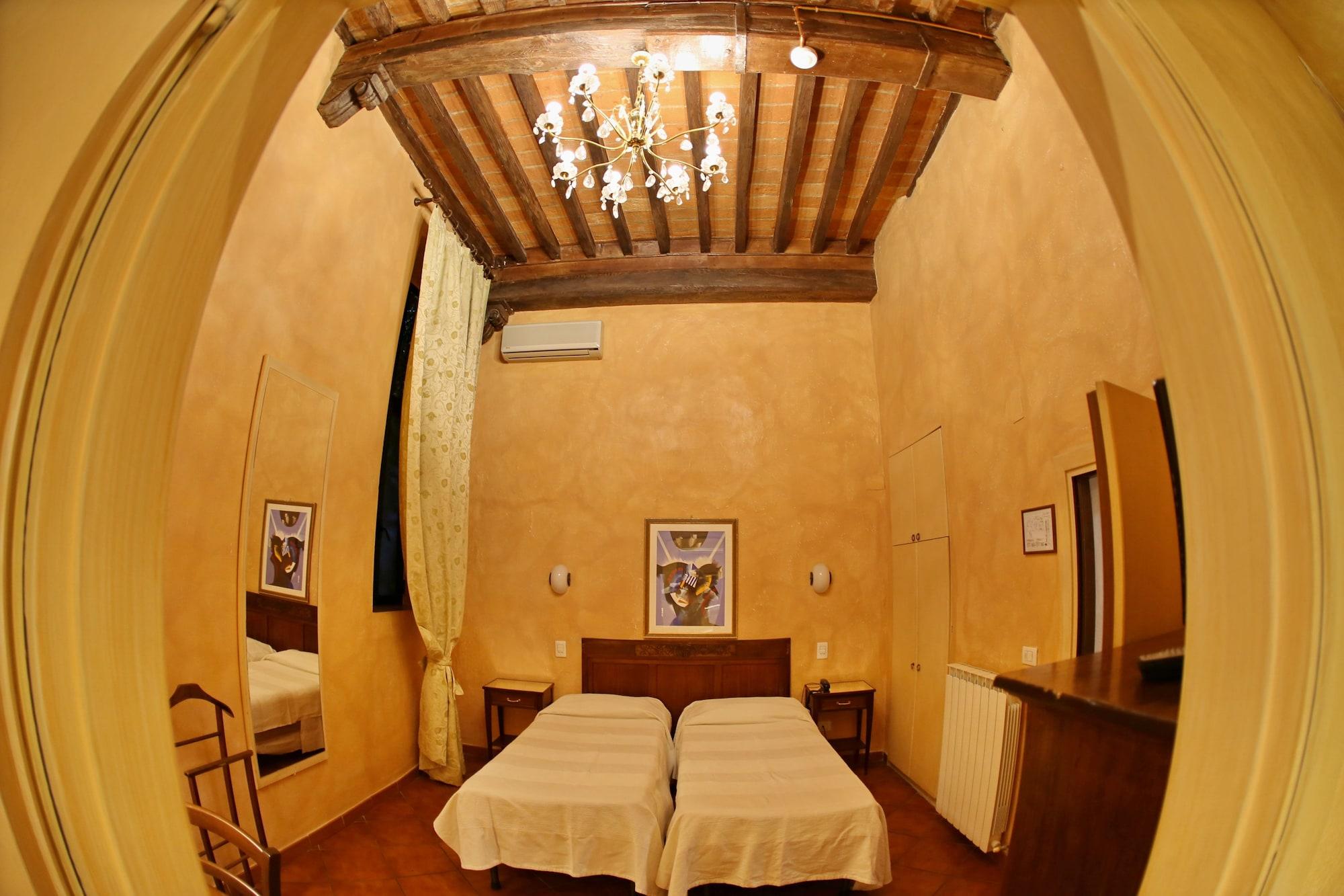 Hotel Italia Cortona Bagian luar foto