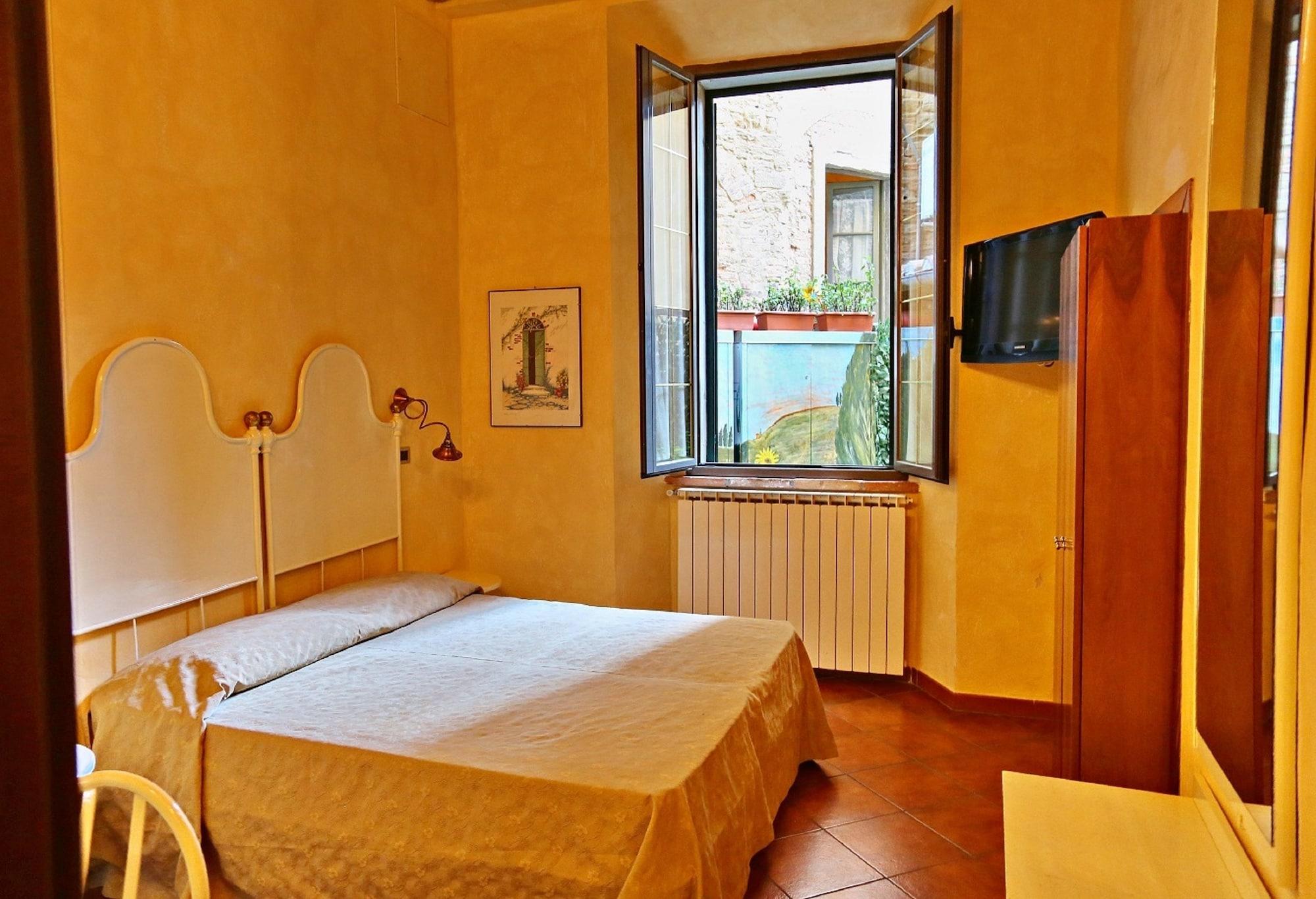 Hotel Italia Cortona Bagian luar foto